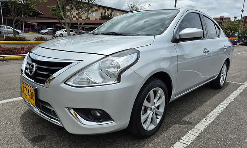 Nissan Versa 1.6 Adv...