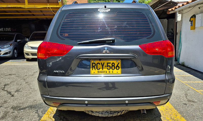 Mitsubishi Nativa 3....