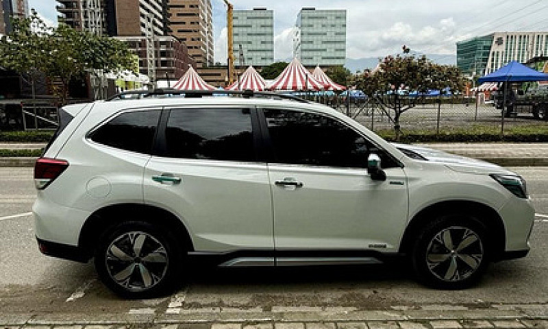 Subaru Forester 2.0 ...