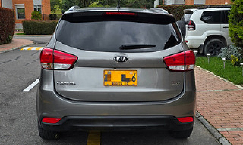 Kia Carens 2.0 Suv E...