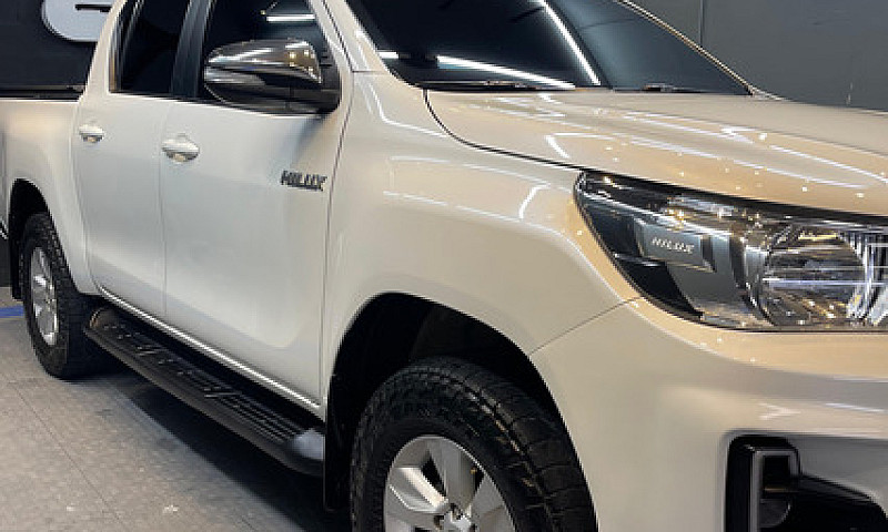 Toyota Hilux 2.8L...