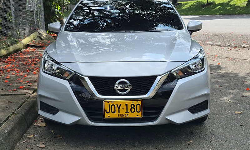 Nissan Versa 1.6 Sen...
