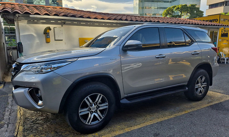 Toyota Fortuner 2.4 ...