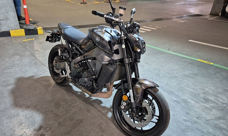 Yamaha Mt09 ...