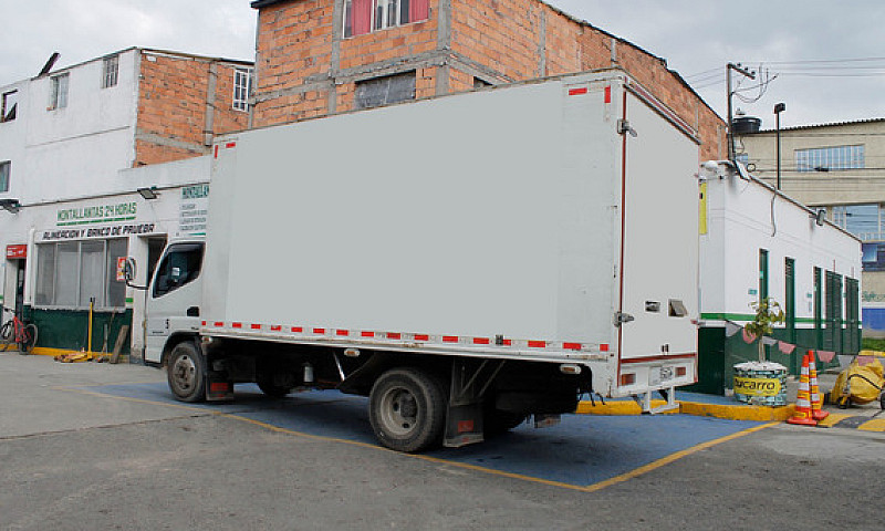 Mitsubishi Fuso Fe73...