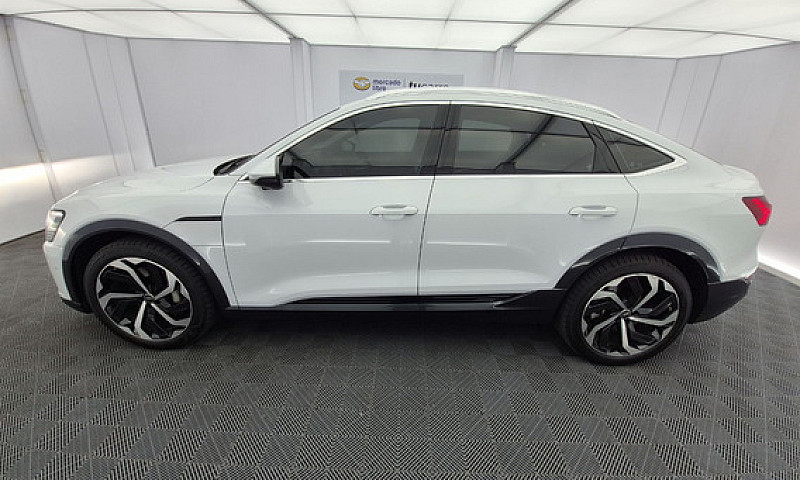 Audi Q8 E-Tron 0.0 Q...