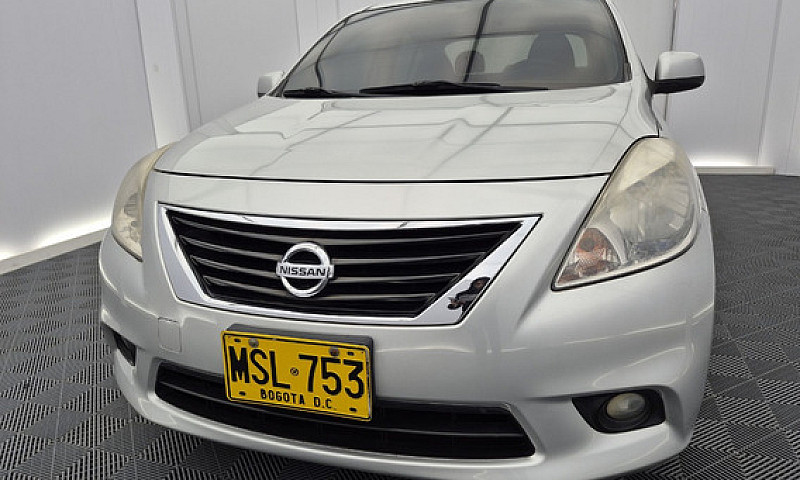 Nissan Versa 1.6 Sen...