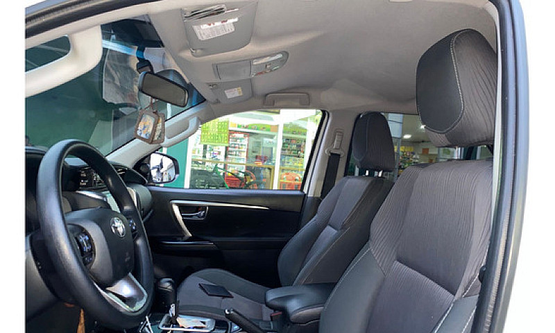 Toyota Fortuner 2.4...