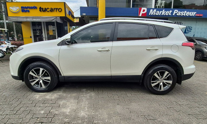 Toyota Rav4 2.0 Stre...