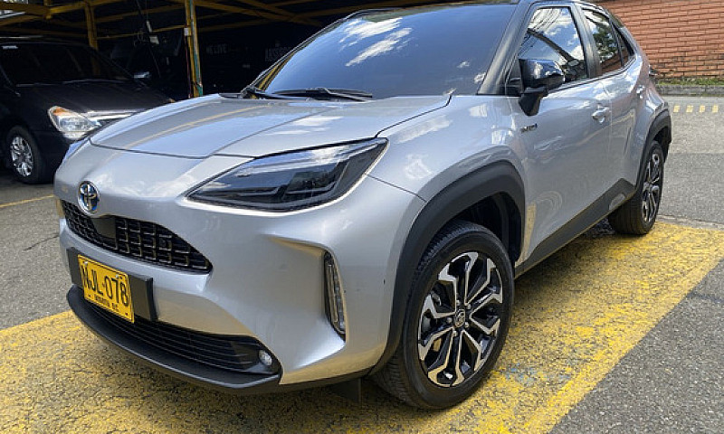 Toyota Yaris Cross 1...