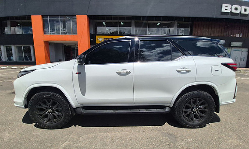 Toyota Fortuner 2.8 ...