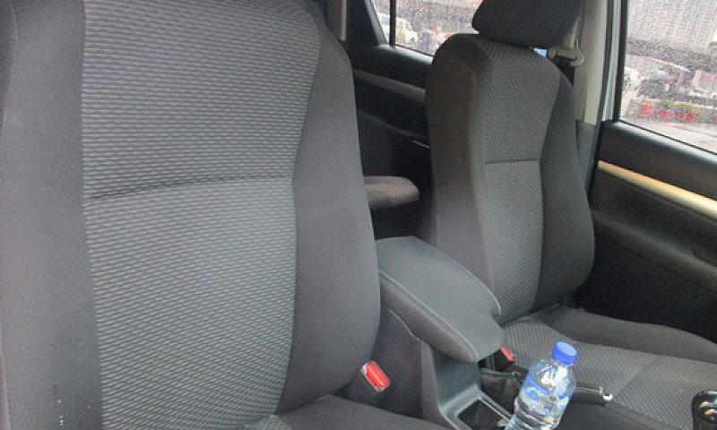 Toyota Hilux  4X4 24...