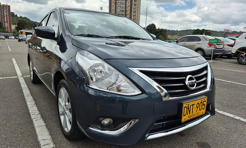 Nissan Versa 1.6 Adv...
