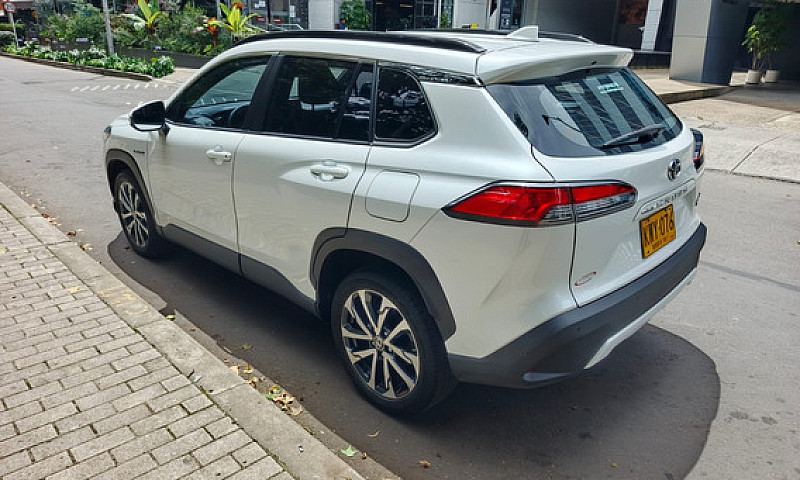 Toyota Corolla Cross...