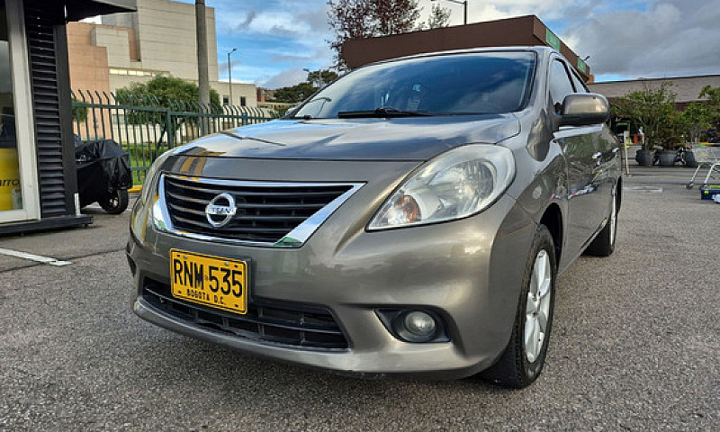 Nissan Versa 1.6 Adv...