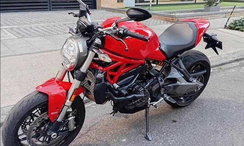 Ducati Monster 821 2...