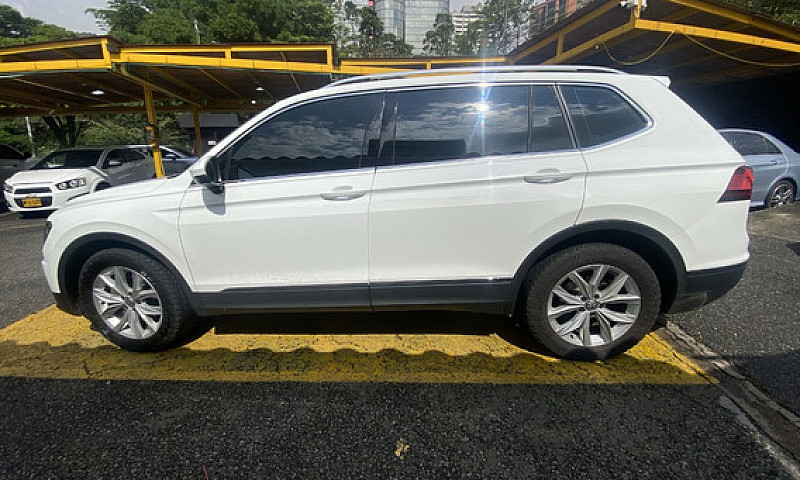 Volkswagen Tiguan 1....