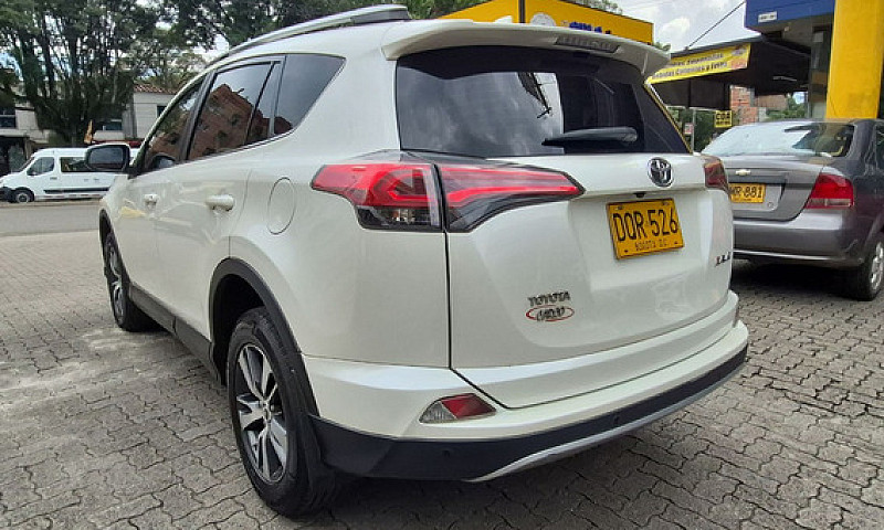 Toyota Rav4 2.0 Stre...
