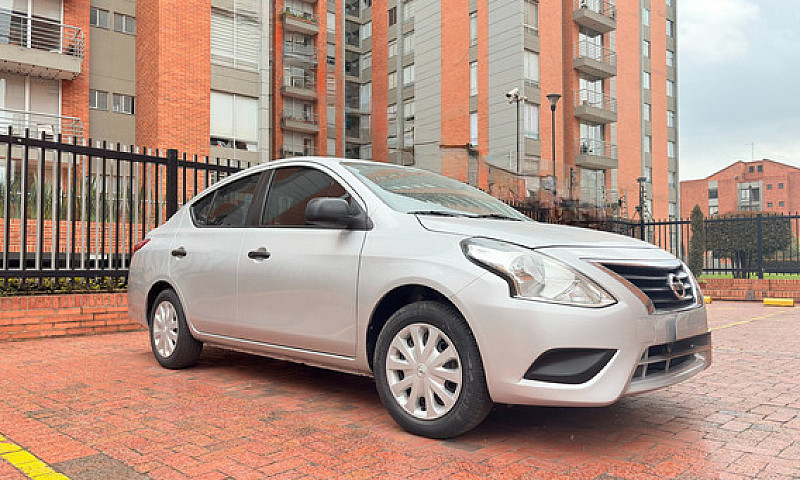 Nissan Versa 1.6 Sen...