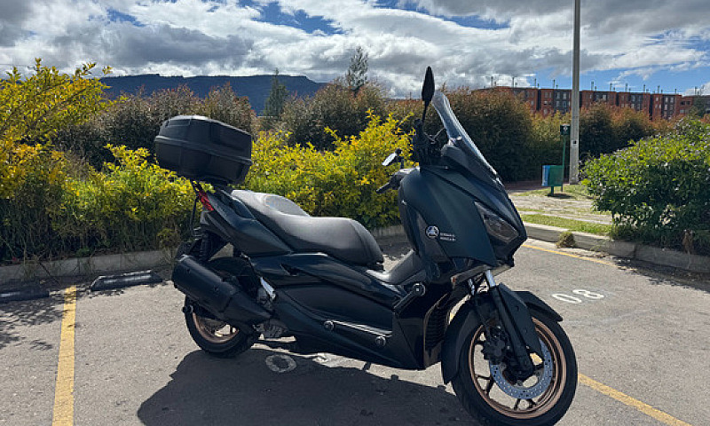 Yamaha X-Max 300...