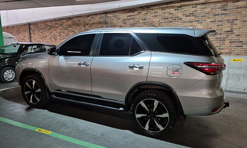 Toyota Fortuner 2.4L...