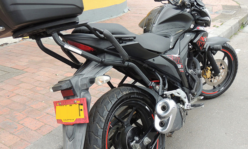 Motocicleta Gixxer 1...