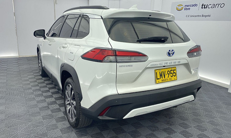 Toyota Corolla Cross...