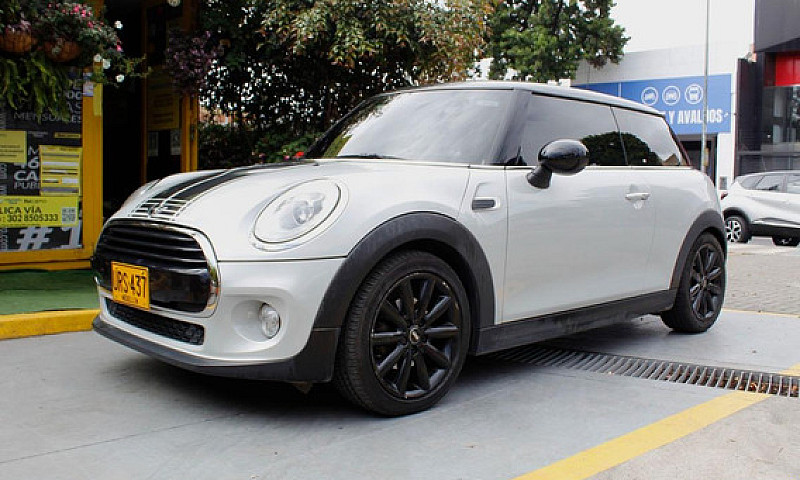 Mini Cooper 1.5 At...