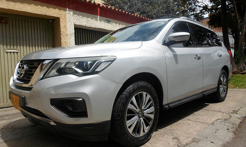 Nissan Pathfinder Tr...