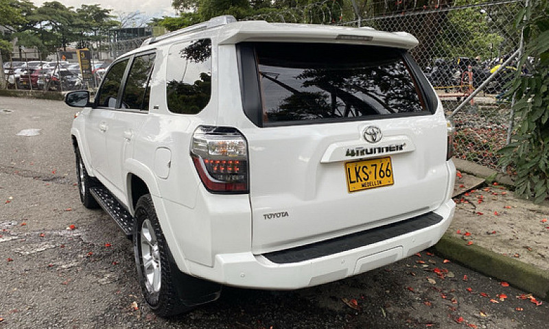 Toyota 4Runner 4.0 S...