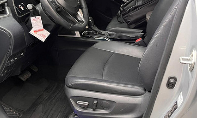 Toyota Corolla Cross...