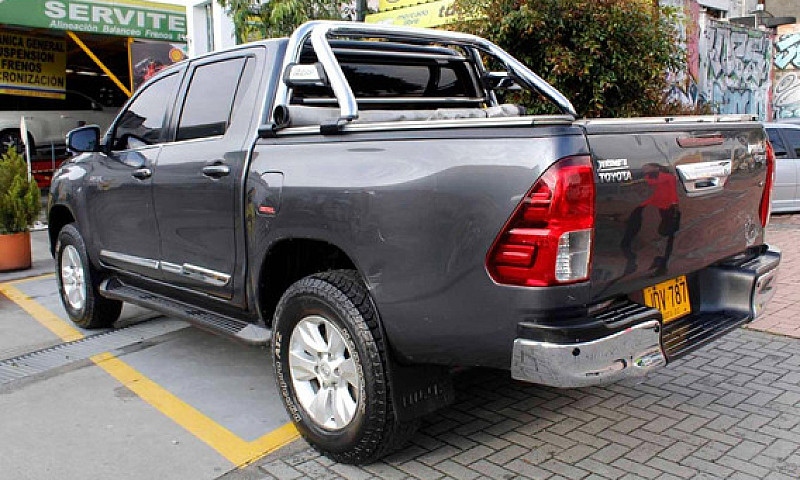 Toyota Hilux Srv Dob...