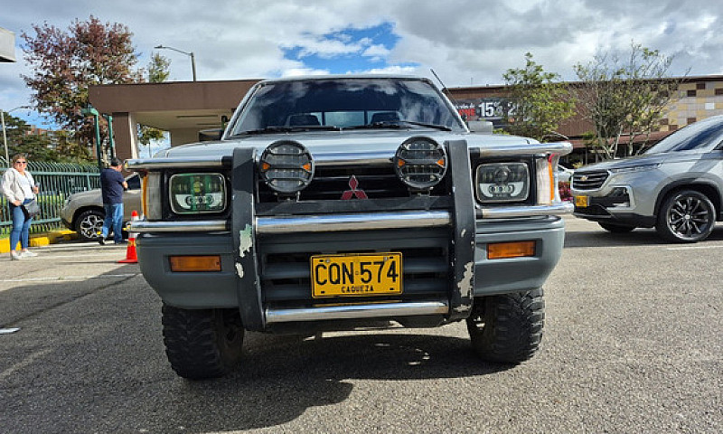 Mitsubishi L200  Mt ...
