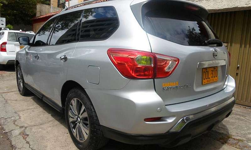 Nissan Pathfinder Tr...
