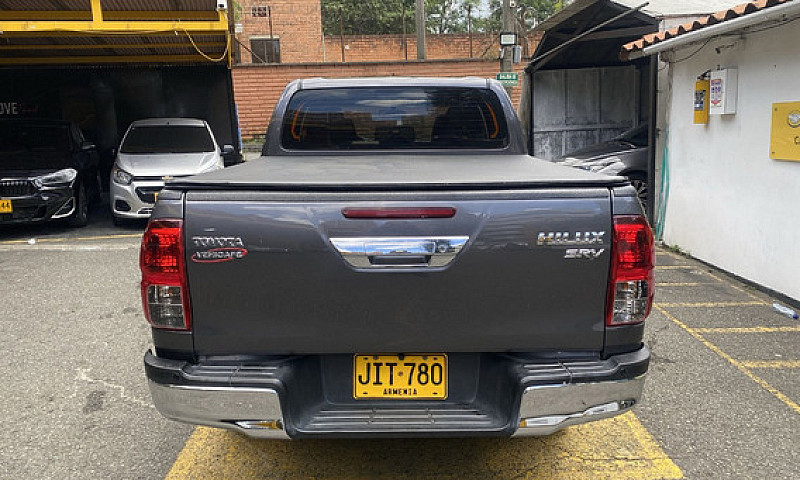Toyota Hilux  2.8 Sr...