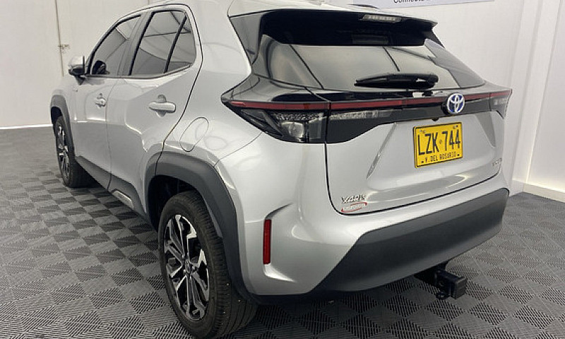 Toyota Yaris Cross 1...