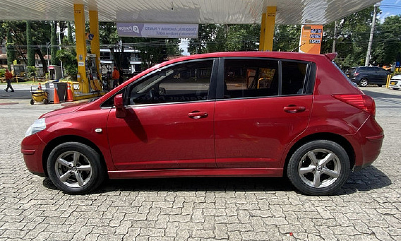 Nissan Tiida 1.8 Emo...