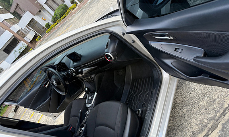 Mazda 2 1.5 Touring...