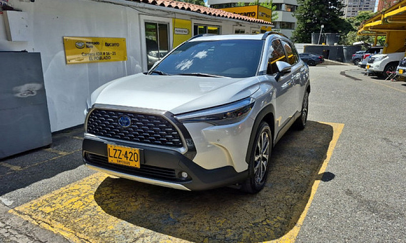 Toyota Corolla Cross...