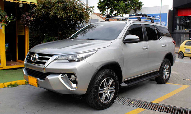Toyota Fortuner Srv ...