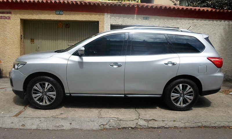 Nissan Pathfinder Tr...