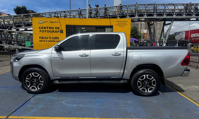 Toyota Hilux Srx 2.8...