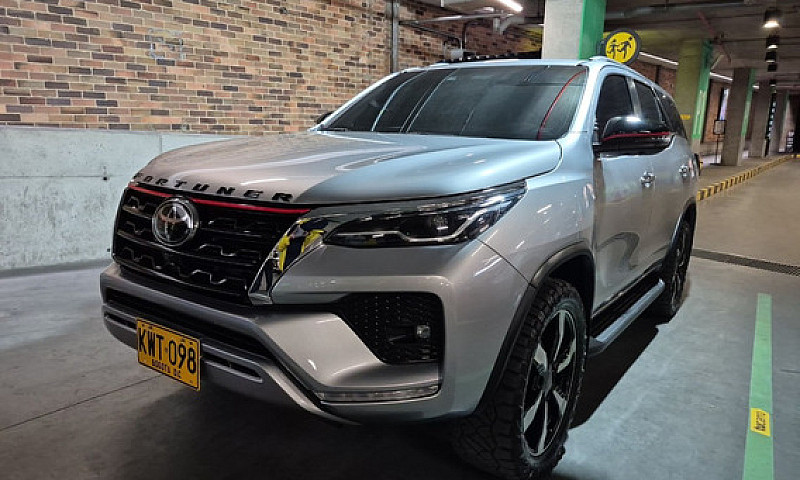 Toyota Fortuner 2.4L...