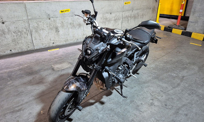 Yamaha Mt09 ...