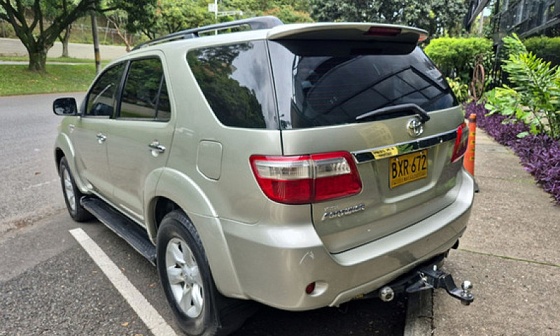 Toyota Fortuner 3.0 ...