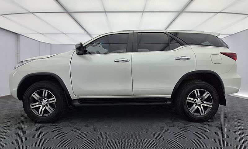 Toyota Fortuner 2.7L...