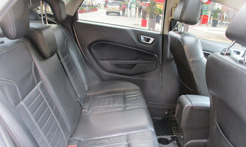 Ford Fiesta Titanium...