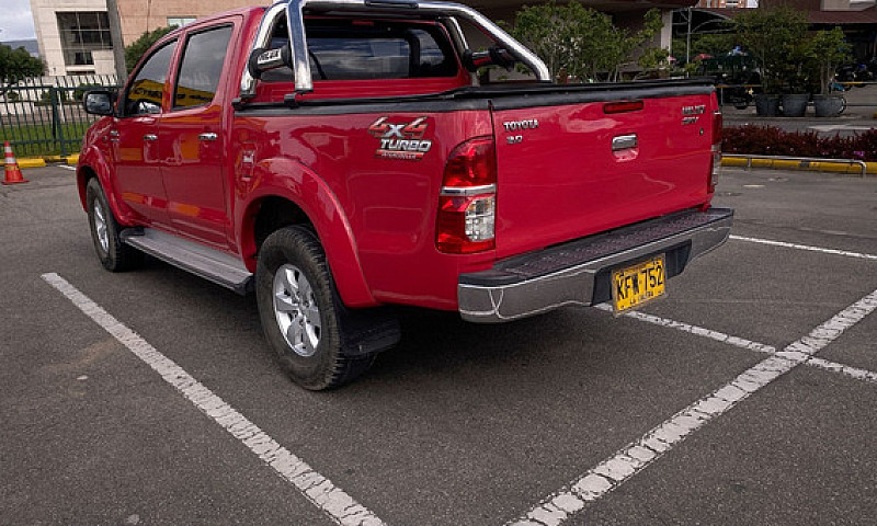 Toyota Hilux 3.0 Srv...