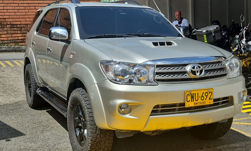 Toyota Fortuner 3.0 ...