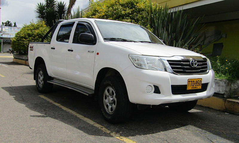 Toyota Hilux 2.5 4X4...